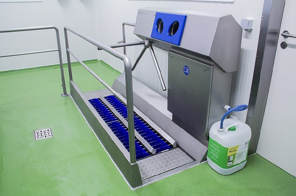 Hygienic entrance DZWHDT with sole cleaning Hygiene and Cleaning